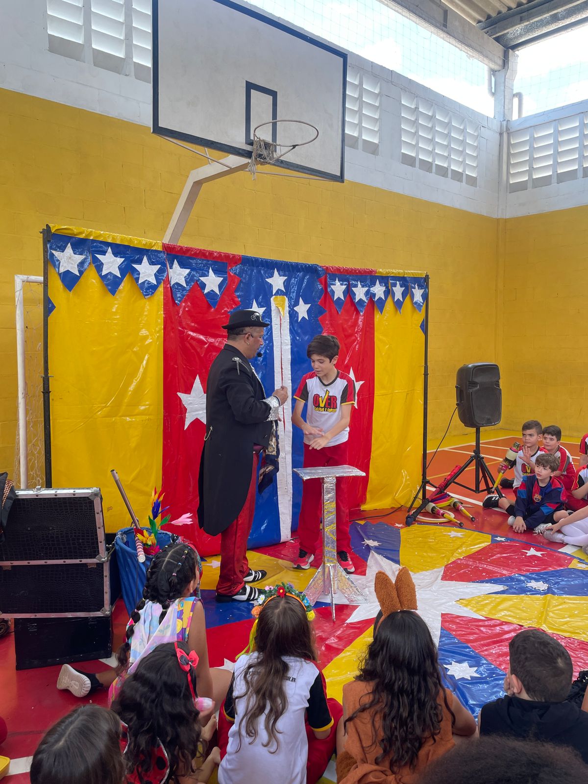 APRESENTAÇÃO NAS ESCOLAS
